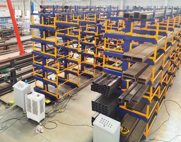 Mejora de la Densidad del Almacén con una Estantería Cantiléver Telescópica Ajustable para Materiales Largos