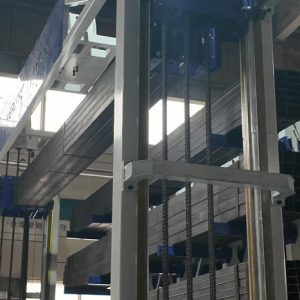 Estanterías automáticas ajustables para tubos de acero