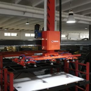 Brazo robótico autocargador y descargador – El sistema servo modular de Herochu para producción de alta mezcla y bajo volumen